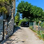 Hébergement de vacances σπίτι στο τείχιο με θέα βαρδούσια και γκιώνα
