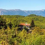 σπίτι στο τείχιο με θέα βαρδούσια και γκιώνα Holiday home Tichio