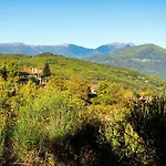 σπίτι στο τείχιο με θέα βαρδούσια και γκιώνα