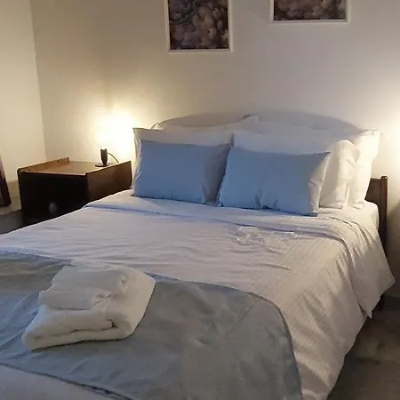 σπίτι στο τείχιο με θέα βαρδούσια και γκιώνα 別荘