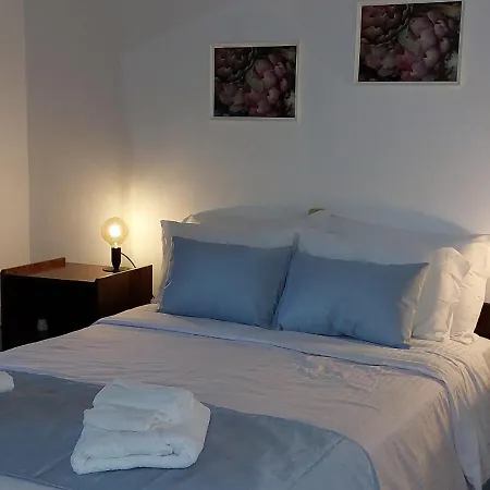 σπίτι στο τείχιο με θέα βαρδούσια και γκιώνα 別荘