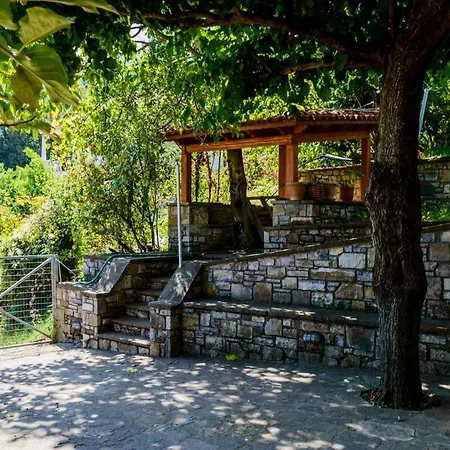 σπίτι στο τείχιο με θέα βαρδούσια και γκιώνα Tichio