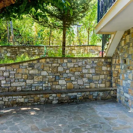 σπίτι στο τείχιο με θέα βαρδούσια και γκιώνα Holiday home *