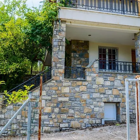 σπίτι στο τείχιο με θέα βαρδούσια και γκιώνα *