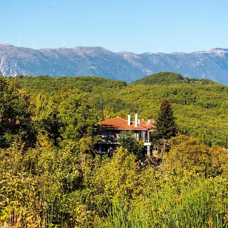 σπίτι στο τείχιο με θέα βαρδούσια και γκιώνα Σπίτι διακοπών Tichio