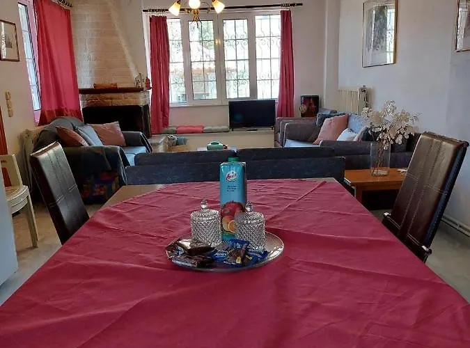 σπίτι στο τείχιο με θέα βαρδούσια και γκιώνα