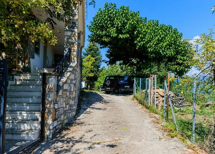 Holiday home σπίτι στο τείχιο με θέα βαρδούσια και γκιώνα