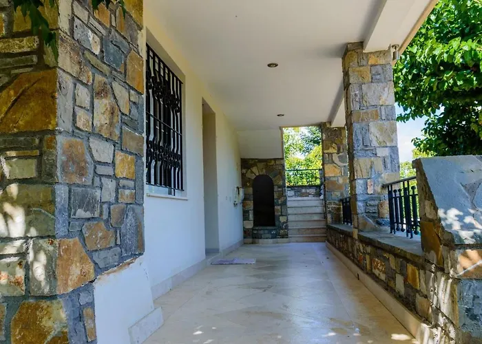 Holiday home σπίτι στο τείχιο με θέα βαρδούσια και γκιώνα Tichio