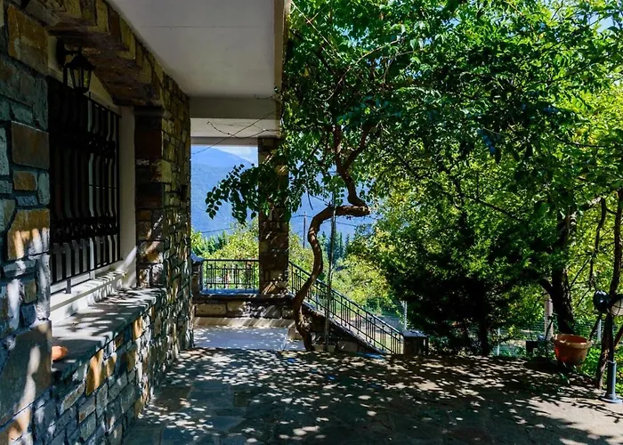 σπίτι στο τείχιο με θέα βαρδούσια και γκιώνα Holiday home