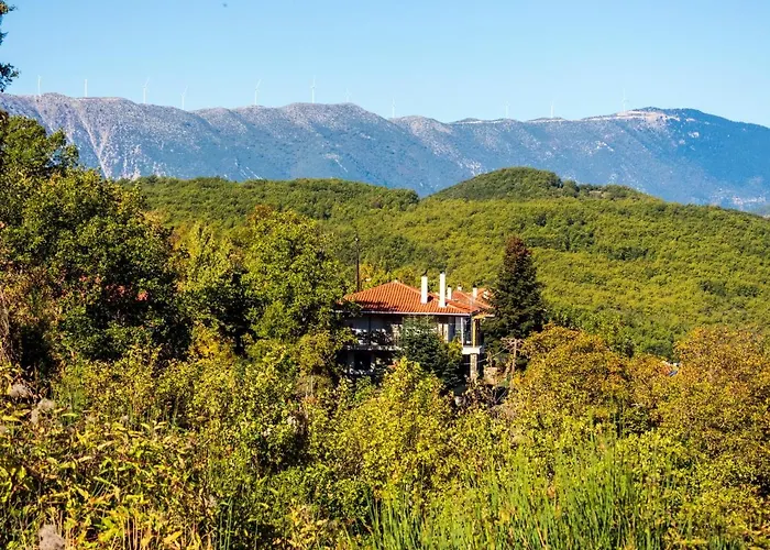 σπίτι στο τείχιο με θέα βαρδούσια και γκιώνα Holiday home Tichio